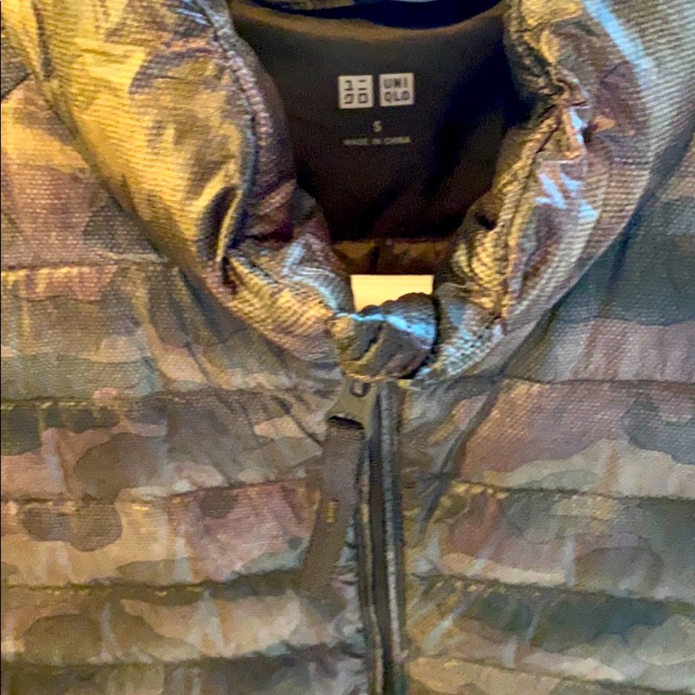 Uniqlo lightweight down  jacket - Picture 2 of 7